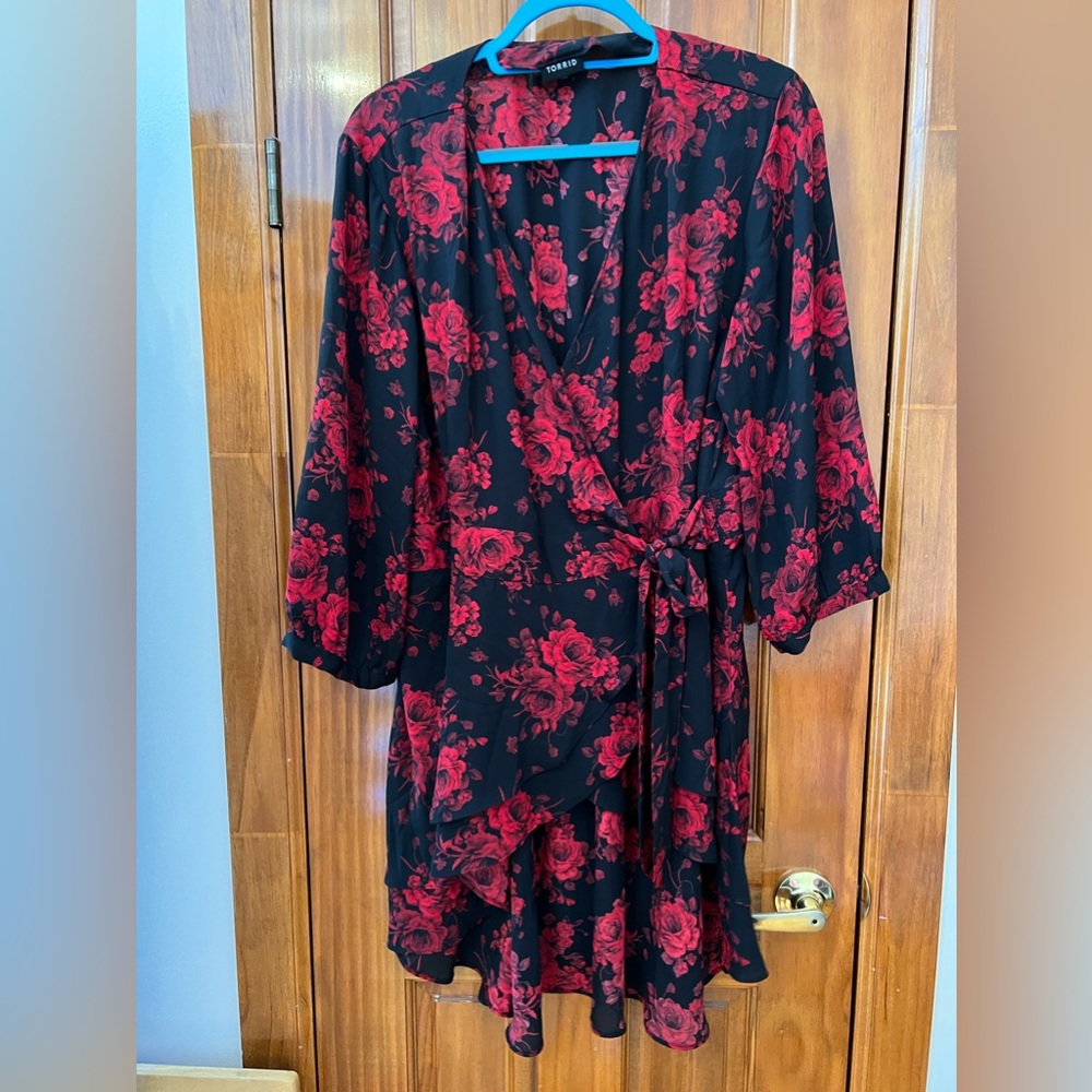 Black w/red roses high low long sleeve blouse with side tie.  Size 2(18/20)